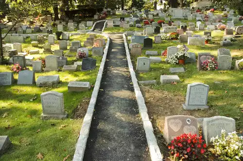Pet Funeral Gravesite Decorations: Adding Personal Touches to Your Pet's Burial Site